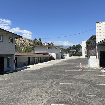 Sierra Lodge Three Rivers Exterior photo