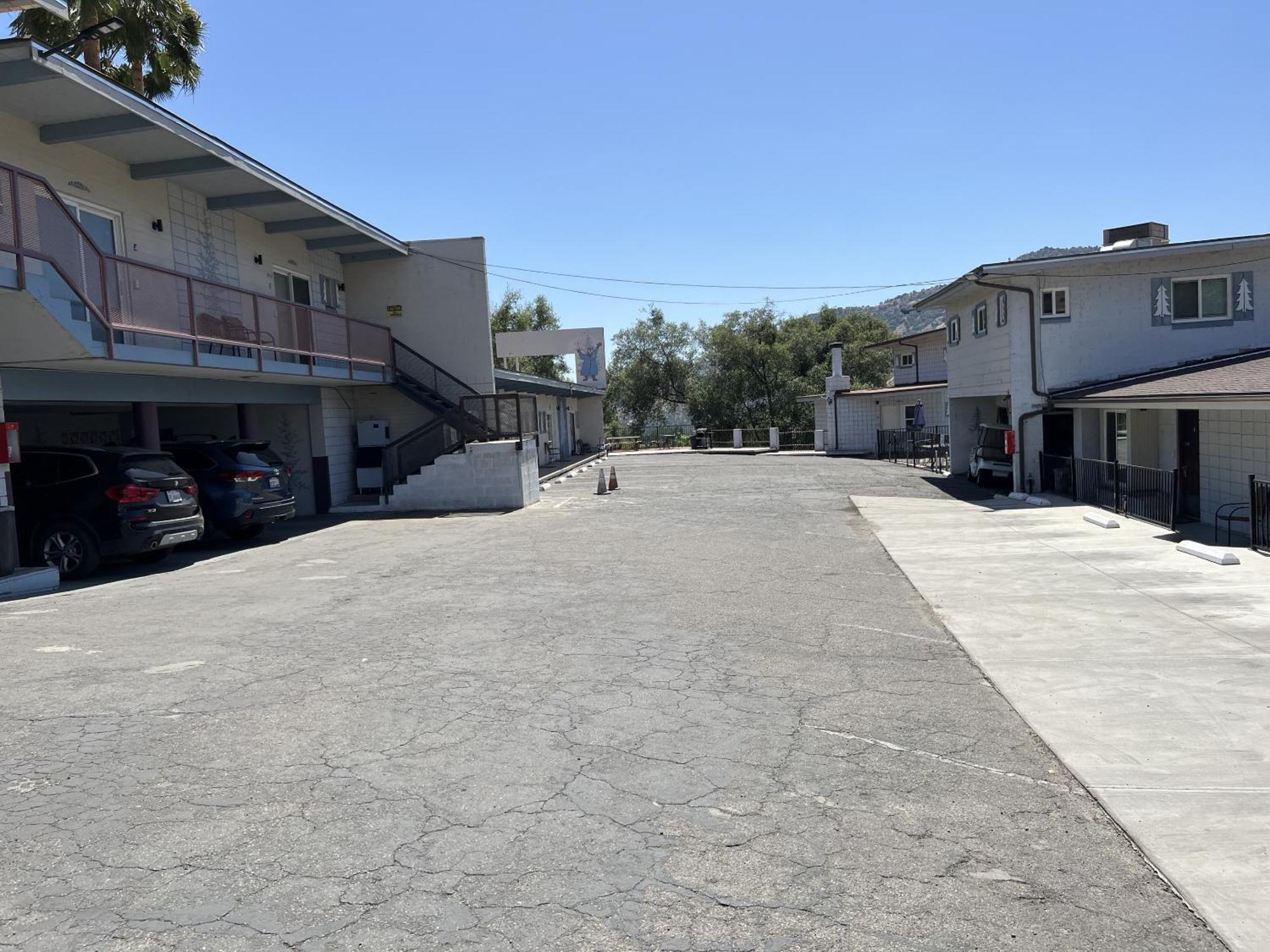 Sierra Lodge Three Rivers Exterior photo